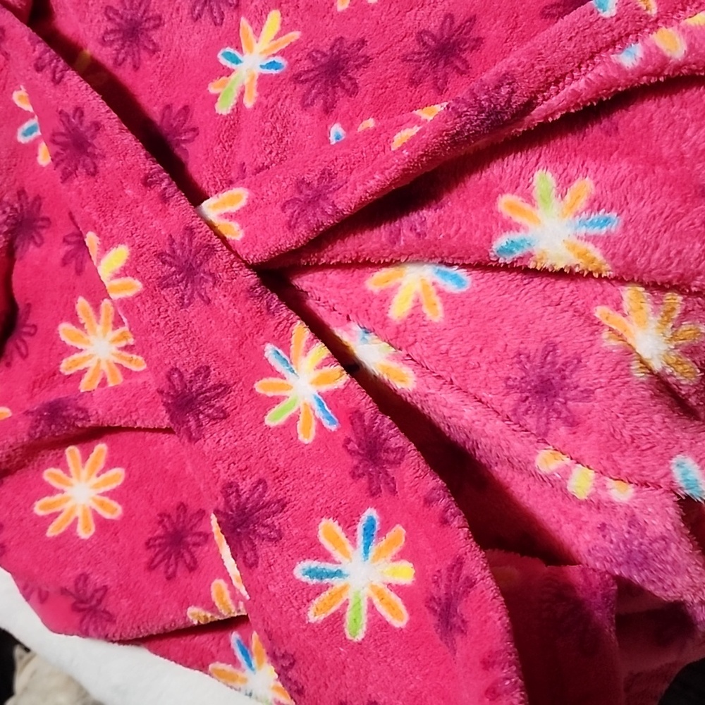 BED & BATH 🛁 COLLECTION CAROL'S.  BATH ROBE. - Picture 8 of 9